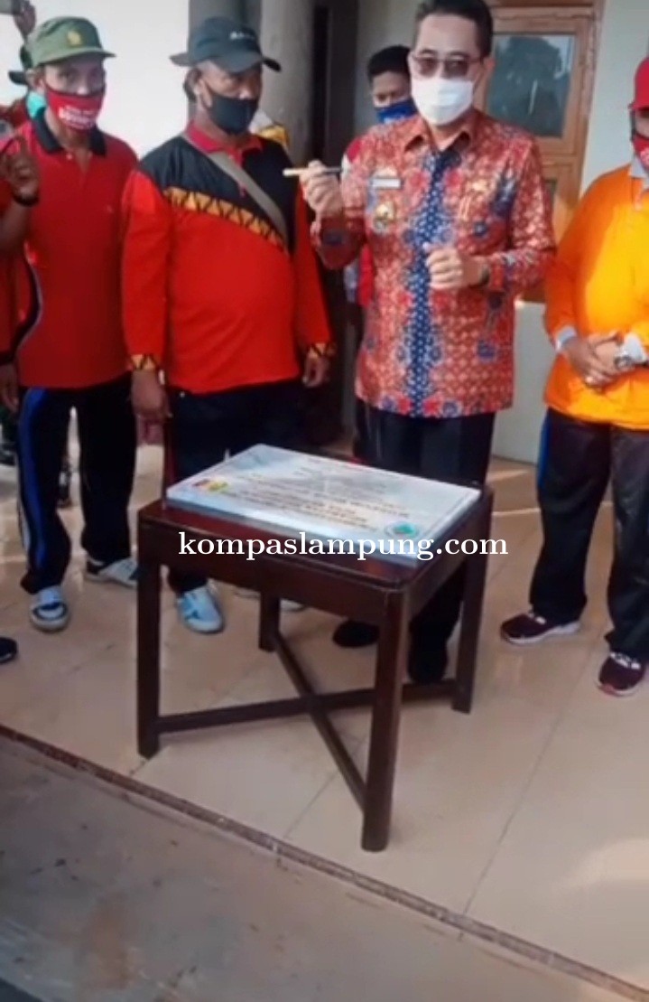 Kades Desa Rejo Agung Batanghari Lamtim Salurkan Anggaran Dana Desa Untuk Pembangunan