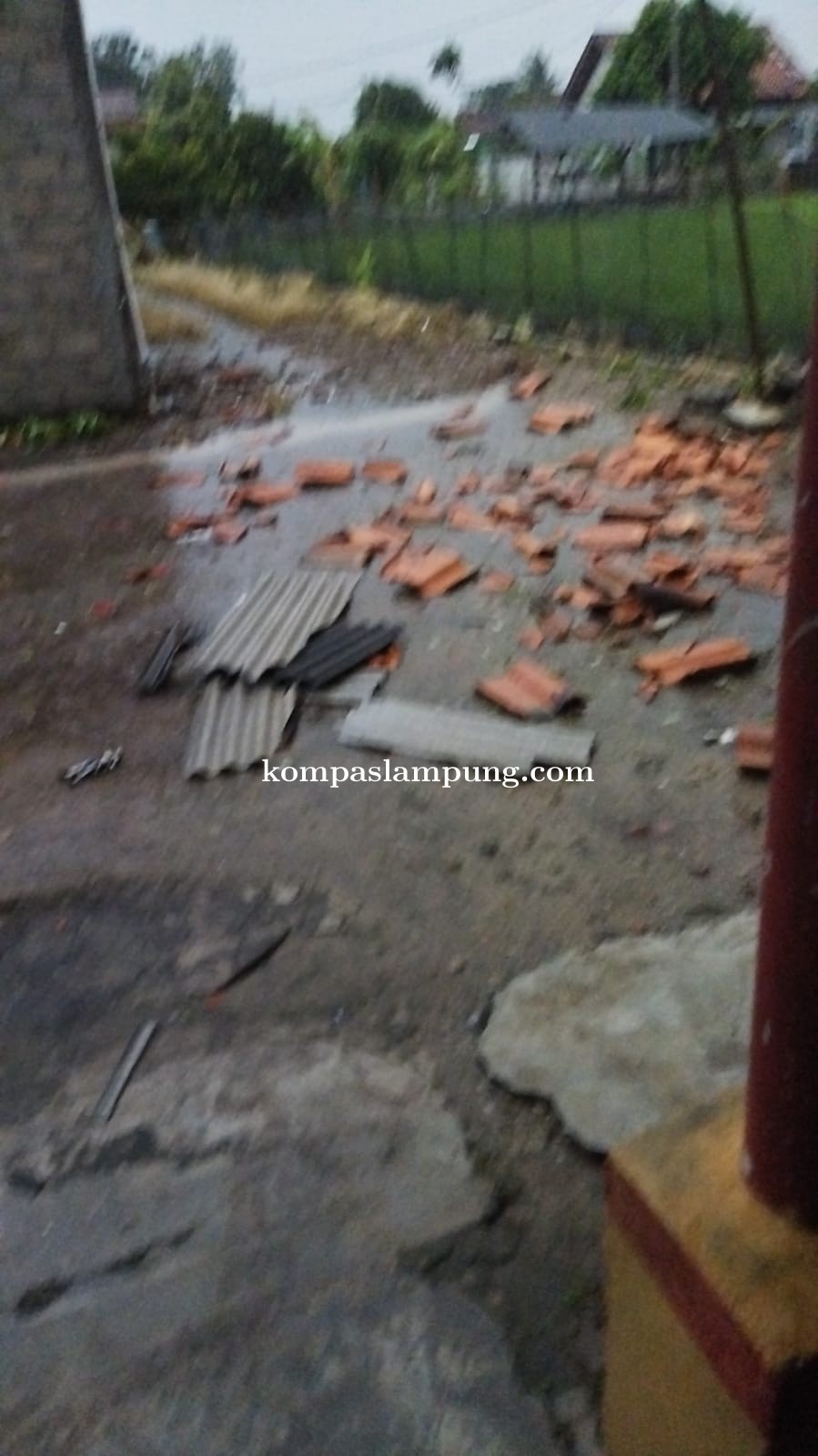 Angin Puting Beliung Buat Rumah Banyak Hancur Dikelurahan Margorejo Kota Metro