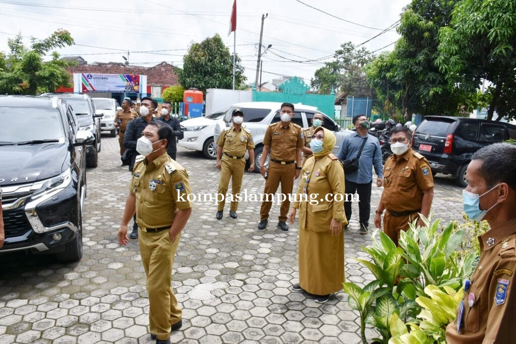 Sidak, Wahdi Minta Disdukcapil Metro Memperluas Tempat Pelayanan