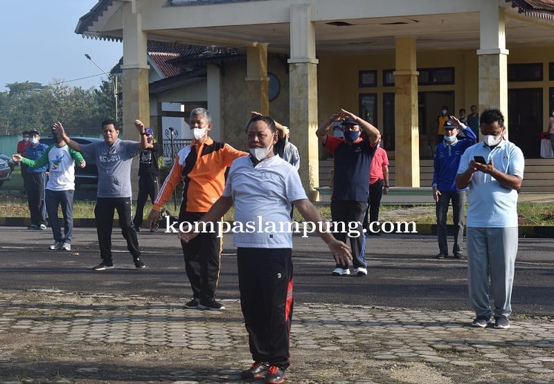Gelar Senam Bersama Di Lingkungan PemKab Lamtim