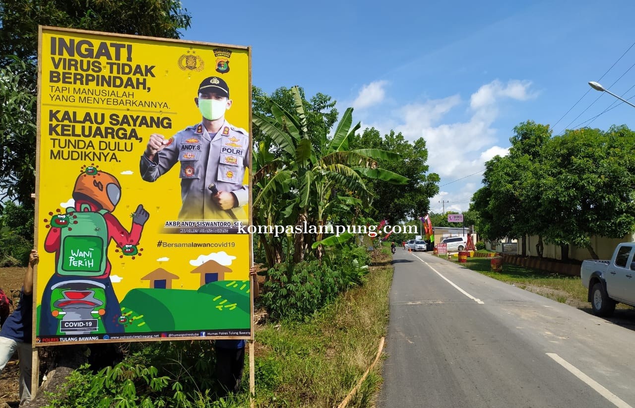 Polres Tulang Bawang Pasang Baliho Untuk Tidak Mudik 