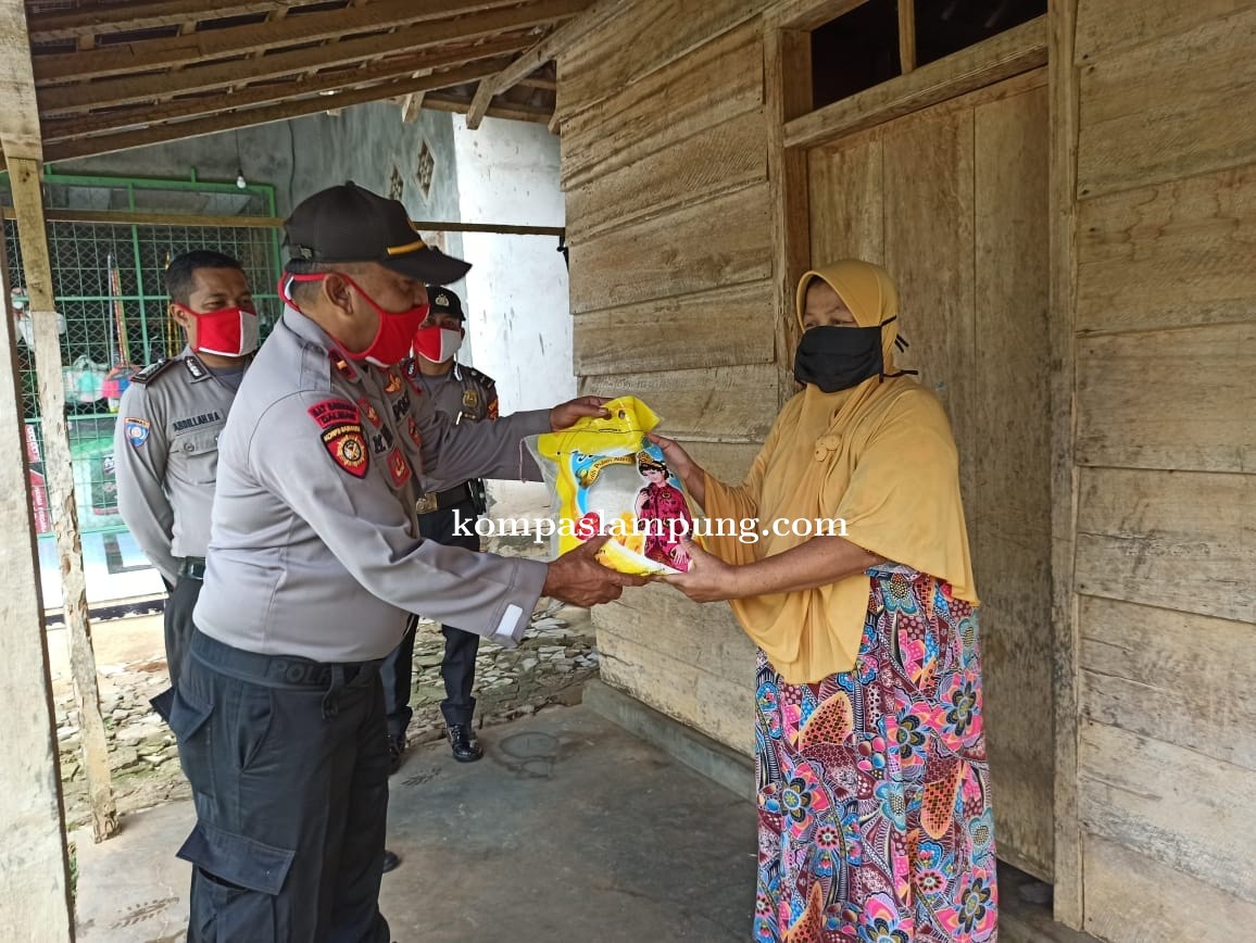 Humas Polres Tubaba Laksanakan Kegiatan Bansos Berupa Beras Sebanyak 600 Kg