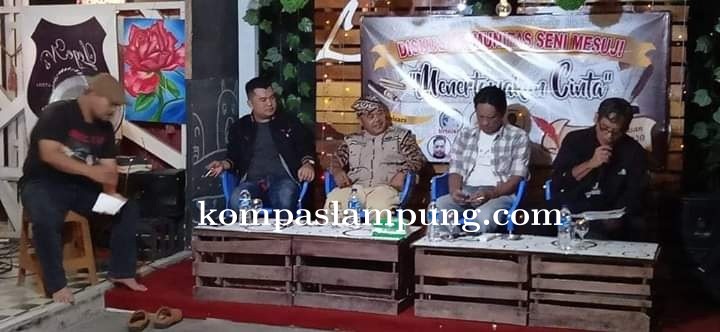 Acara Diskusi Komunitas Seni Mesuji Dengan Tema Menertawakan Cinta