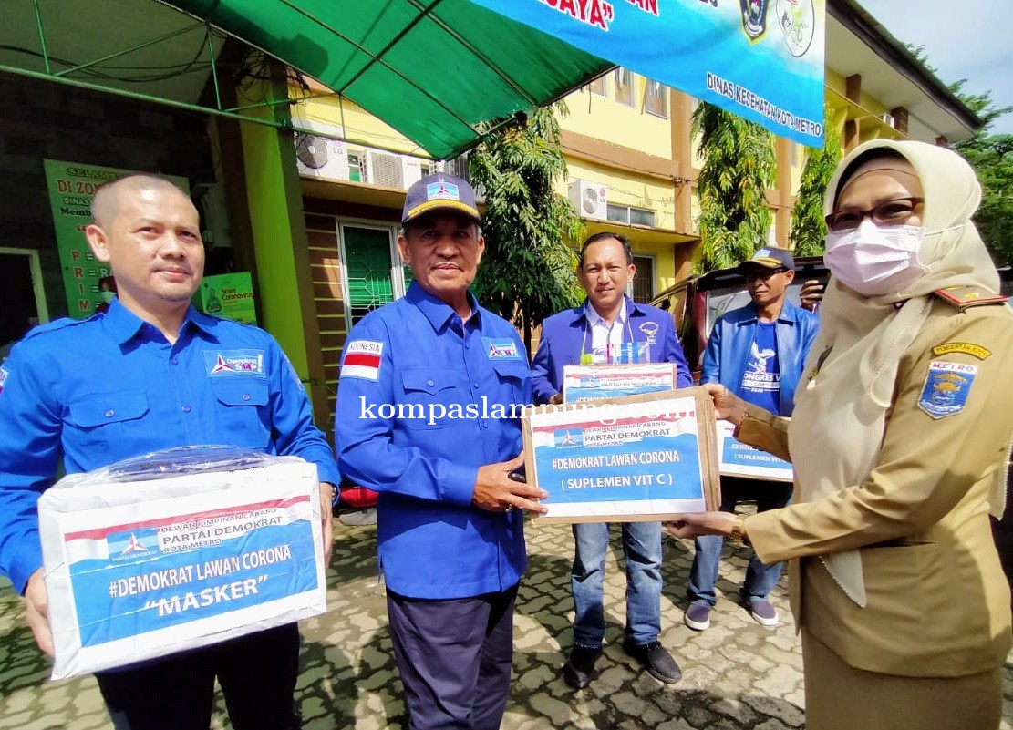 DFC Demokrat Metro Bantu Masyarakat Berikan APD Melalui Dinkes Metro