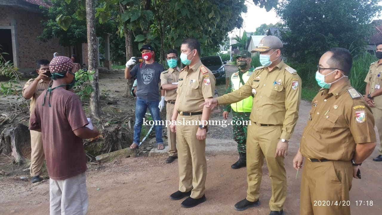 Pemberian Bantuan Untuk Warga Terdampak Covid-19