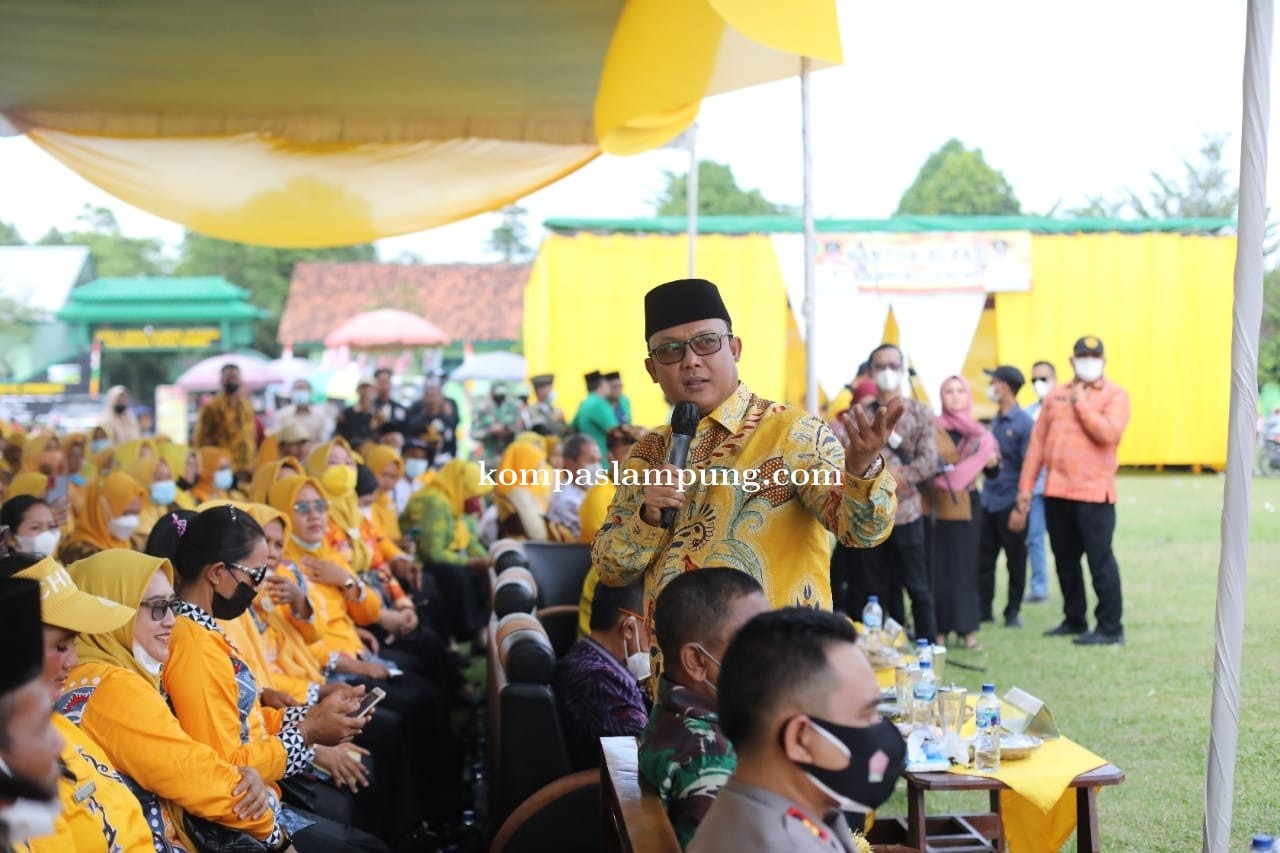 Wakil Bupati Hadiri Kegiatan Bunga  Kampung Di Kecamatan Putra Rumbia