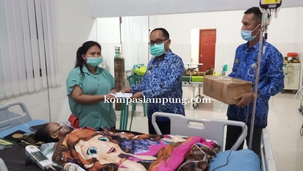 Diskes Tubaba Berikan Bantuan Dan Fasilitasi Pengobatan Dan Perawatan Pasien Luka Bakar