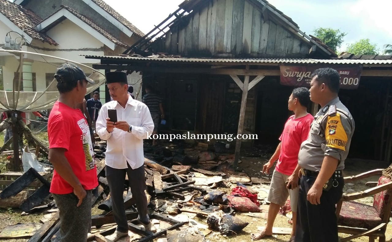 Polsek Banjar Agung Identifikasi dan Olah TKP Kebakaran Rumah Warga