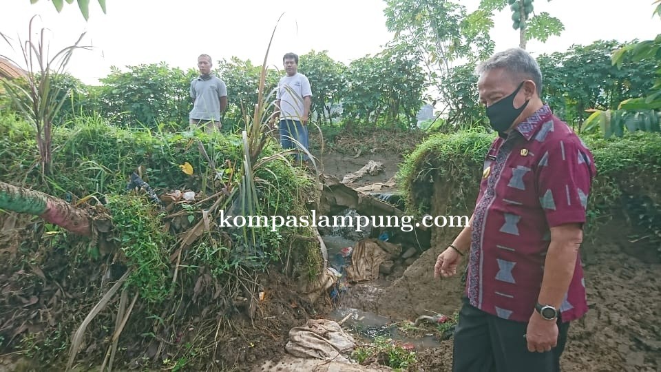 Tanggul Jebol Akibat Banjir Djohan Minta Dinas Terkait Gerak Cepat