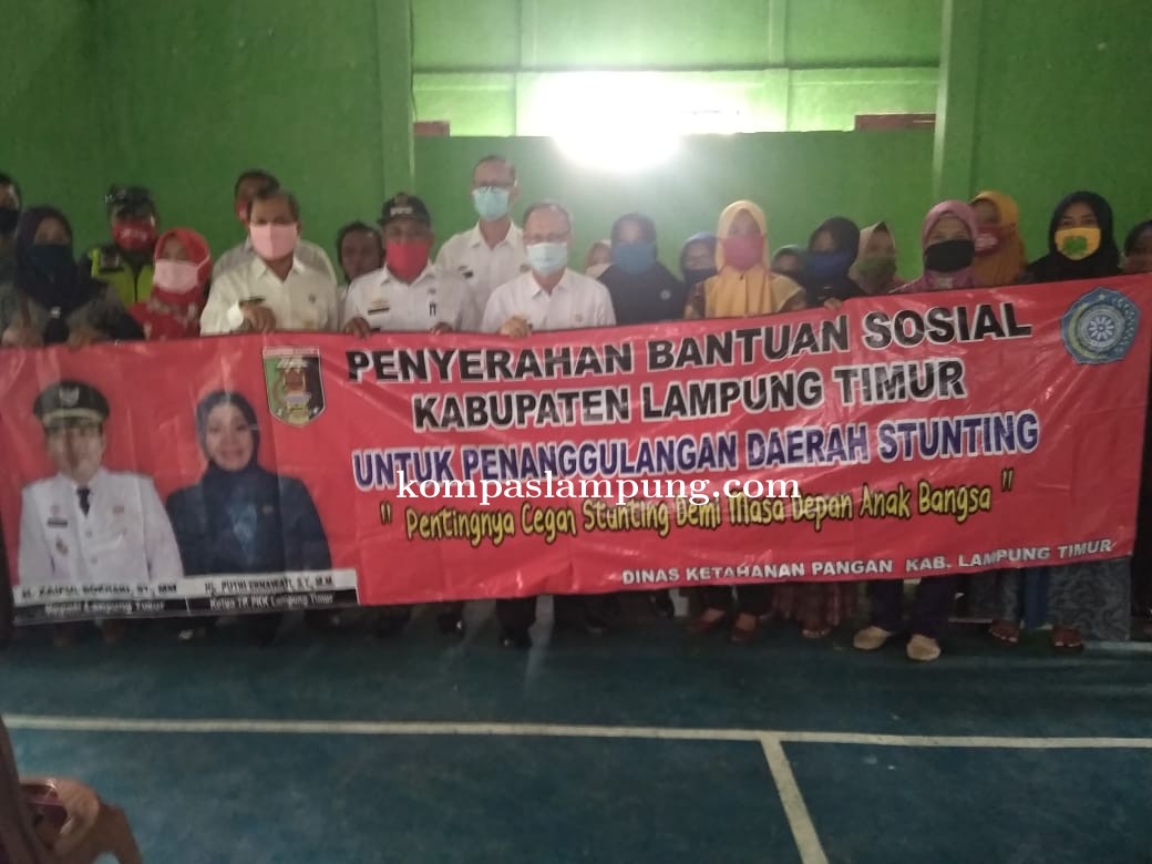 Pemerintah Daerah Lampung Timur Serahkan Bantuan Penanggulangan Daerah Stunting