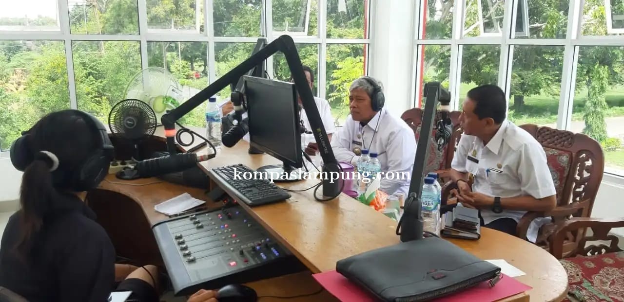 Bupati LT Loekman Djoyosoemarto Mengadakan Siaran Dialog Informatif Mengenai Isu Virus Corona 
