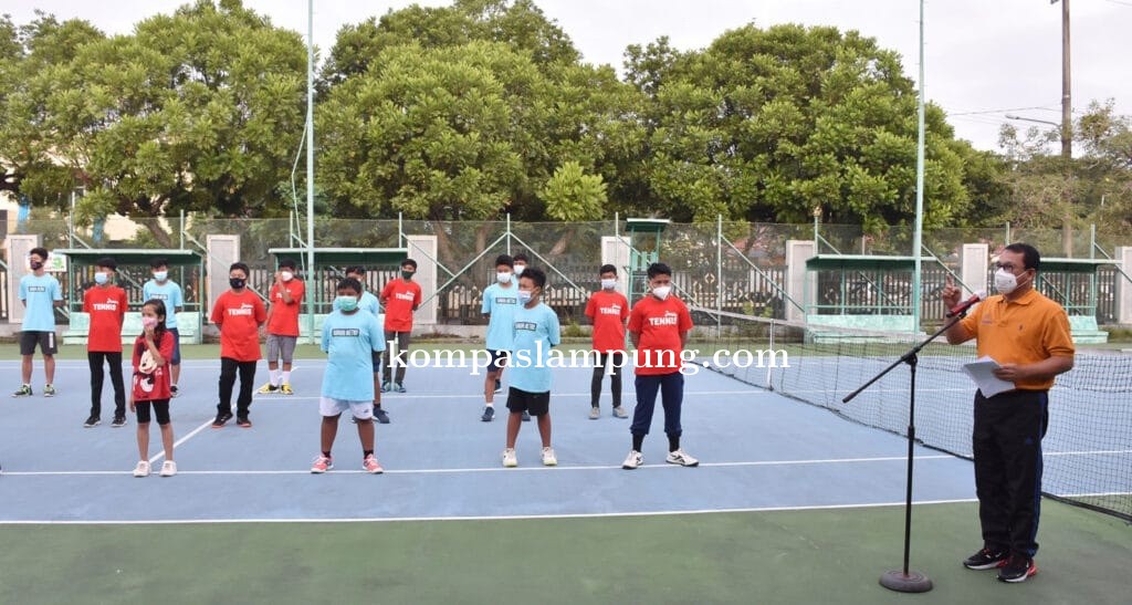 Walikota Metro Lepas Atlet Junior Tenis Lapangan