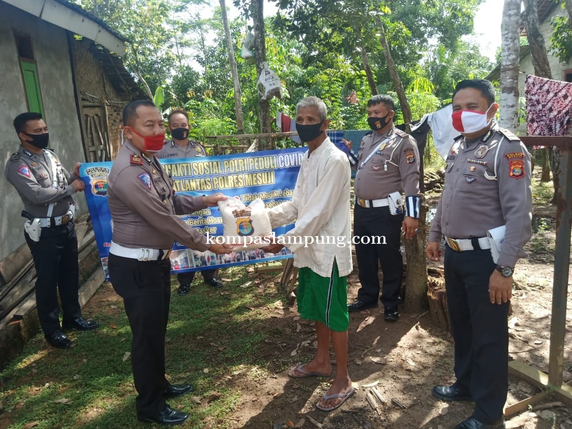 Satlantas Polres Mesuji Gelar Kegiatan Baksos Dalam Rangka Menyambut Hari Bhayangkara Yang Ke-74