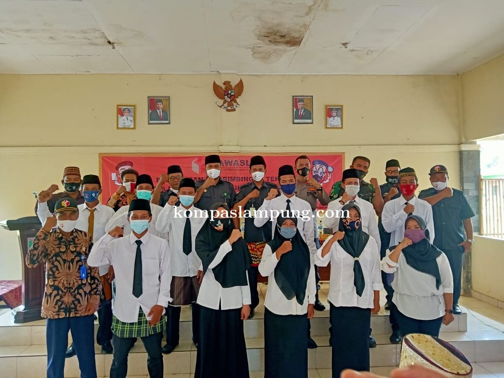 BAWASLU, Panwaslu Kecamatan Gunung Pelindung Lantik 44 Pengawas TPS Terpilih PILBUP 2020