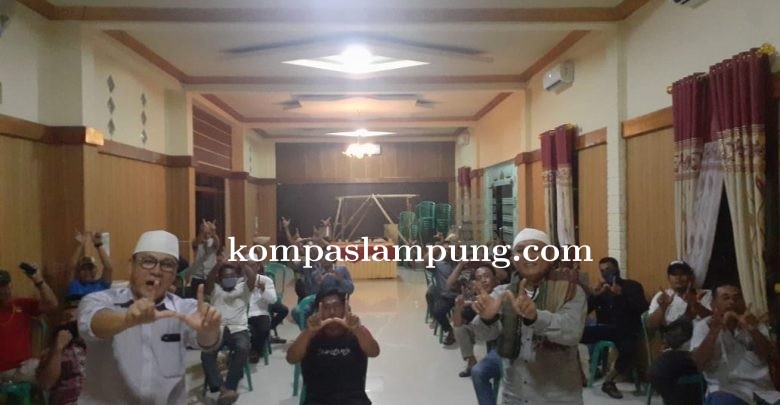 Jalin Silaturahmi Warga Waru Sambangi Tokoh Masyarakat Hadimulyo Timur
