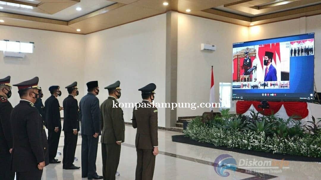 Bupati Lamteng Musa Ahmad Bersama Forkopimda Ikuti Upacara HUT Bhayangkara Ke-75 Secara Virtual