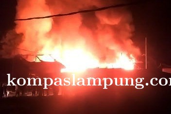 Polsek Rawa Jitu Selatan Identifikasi Dan Olah TKP Peristiwa Kebakaran Pasar