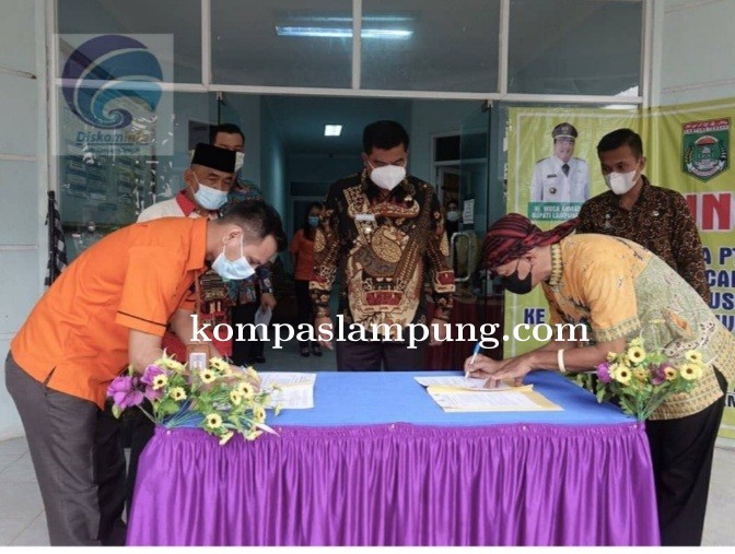 Bupati Lamteng Musa Ahmad S, sos Penandatangan MOU Dengan PT Pos Indonesia