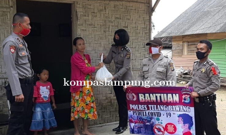 Momen Hari Raya Idul Fitri 1441 H Bag Ops Polres Tuba Peduli Masyarakat Terdampak Covid-19