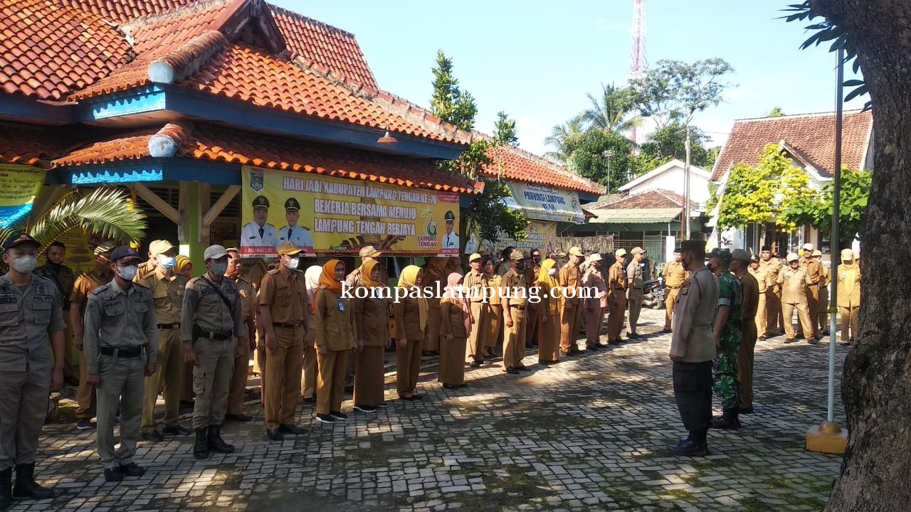 Camat Trimurjo Pimpin Apel Bersama Aparatur Sipil Negara Dihalaman Kecamatan Trimurjo