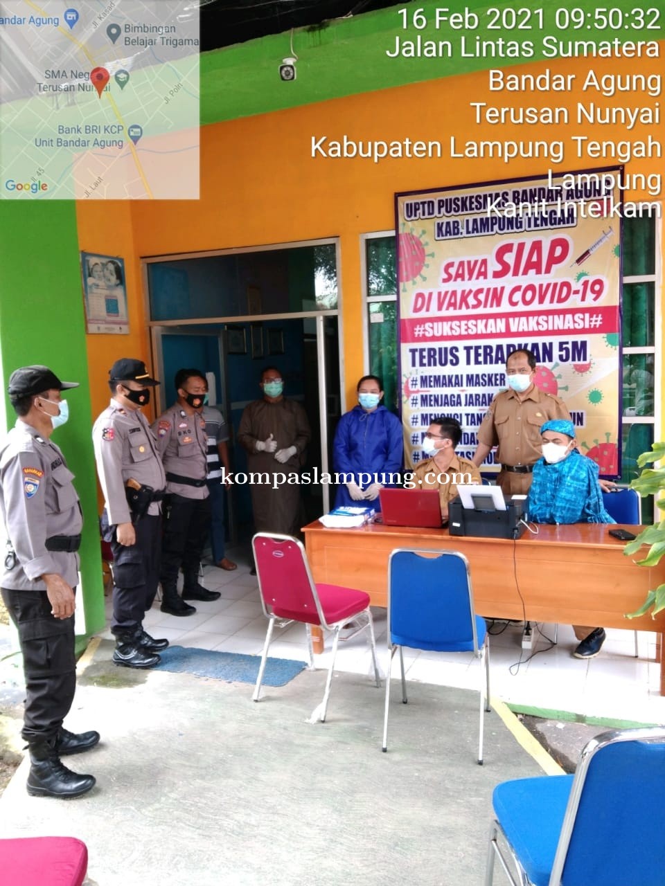 Kapolsek Terusan Nunyai Bersama Petugas Medis Menerima Vaksinasi Covid-19 