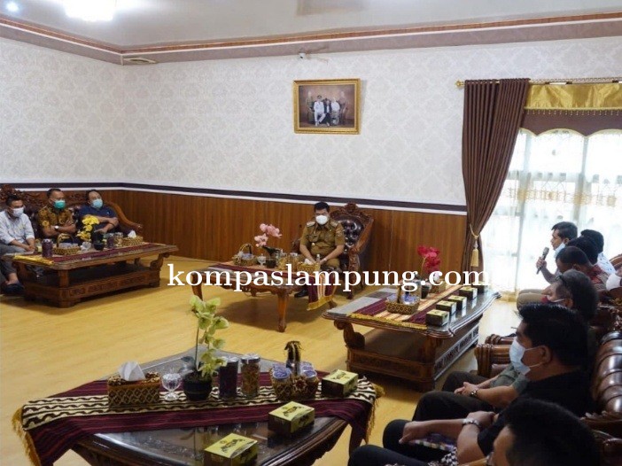 Bupati Lamteng Hadiri Coffee Morning Di Rumah Dinas Bupati Lamteng Sesat Agung Nuwo Balak