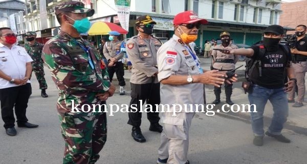 Pasar Takjil Dadakan Di Bubarkan Bupati Loekman Djoyosoemarto