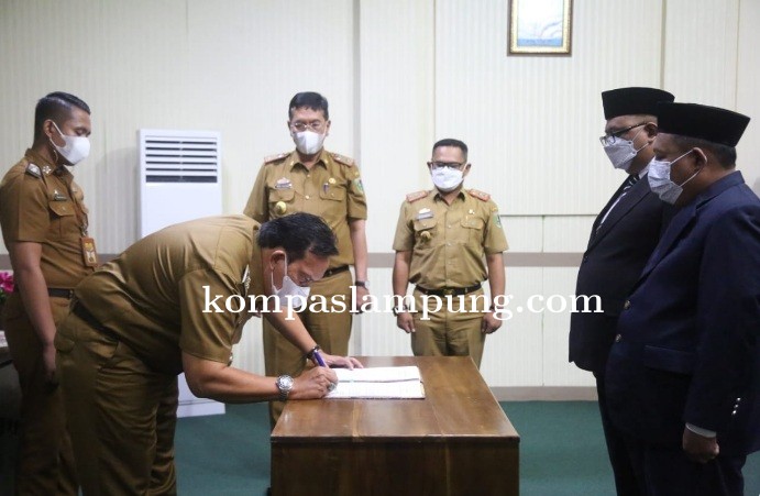 Wabup Lamtim Azwar Hadi Melantik 15 Pejabat Fungsional