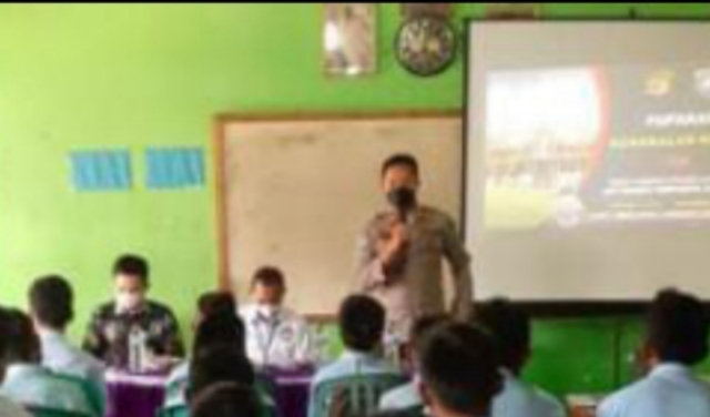 Sat Binmas Polres Lamteng dan LPA berikan penyuluhan kepada siswa siswi Mts An-Nur